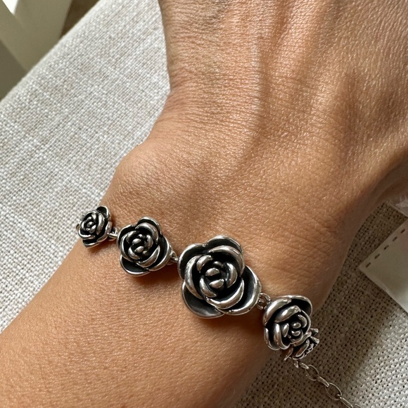 Women’s Retro Roses Silver Bracelet - Picture 3 of 5